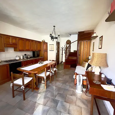 Holiday home Casa Veronica - Casa Indipendente Su Due Piani Laconi