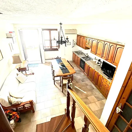 Casa Veronica - Casa Indipendente Su Due Piani Ferienhaus *